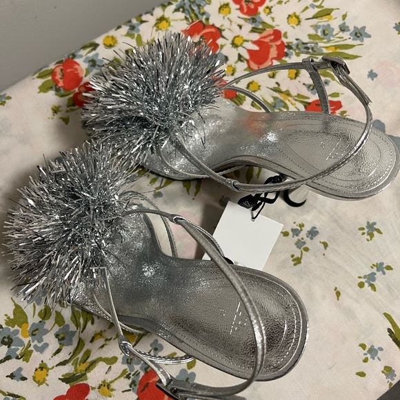 BLOGGERS FAV ZARA SILVER METALLIC POMPOM HEELED SANDALS - Picture 2 of 8
